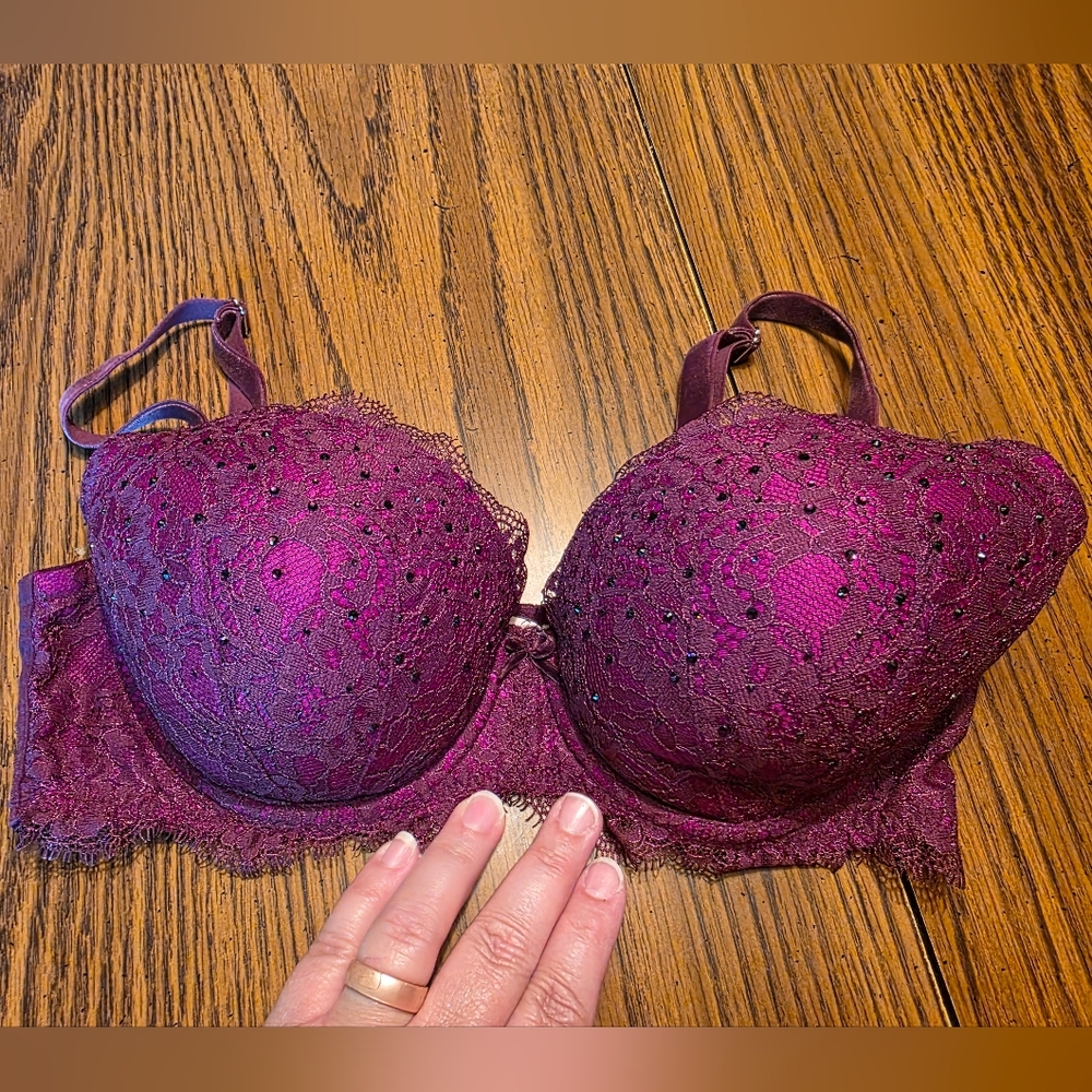 Victoria's Secret Dream Angels Lined Demi Burgundy Beaded Bra Size 32DD